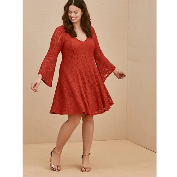 Torrid | LACE BELL SLEEVE FLUTED MINI DRESS - Picture 5 of 6